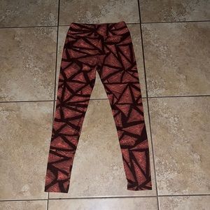 One size LuLaRoe leggings pink and brown.